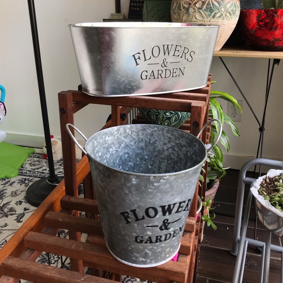 2 pc metal planters - Picture 3 of 6